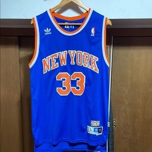 Adidas New York Knicks Basketball Jersey. Patrick Ewing Large